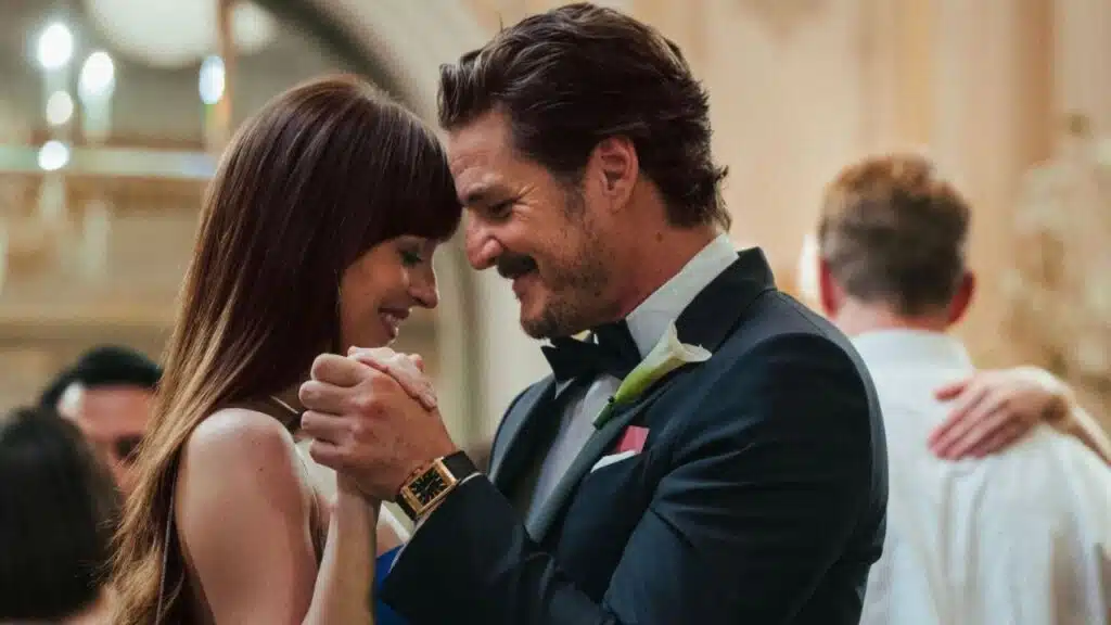 O triângulo amoroso com Dakota Johnson, Pedro Pascal e Chris Evans que chegou no HBO Max Amores Materialistas