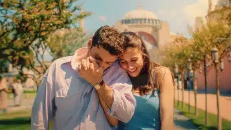 Misturando o melhor de duas culturas, esta comédia romântica alemã-turca é a novidade perfeita da Netflix. Ela Disse Talvez