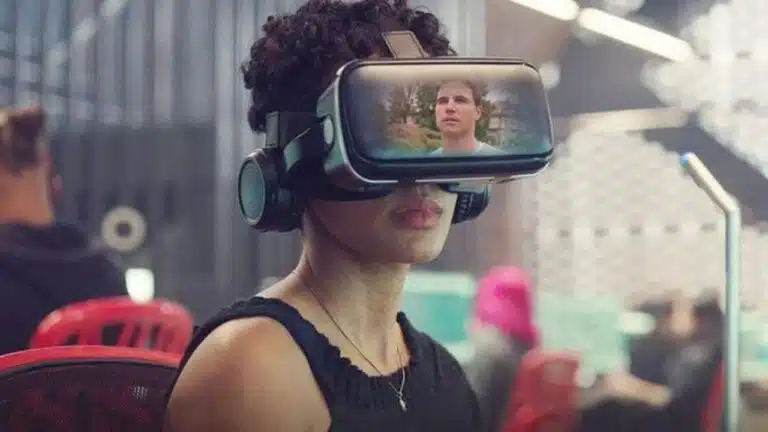 Série com 4 temporadas mistura tecnologia, romance e comédia e está completa no Prime Video Upload