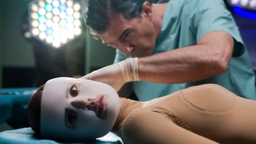 O filme de Almodóvar de suspense no Claro TV+ que não é sobre amor, mas sobre horror A Pele Que Habito