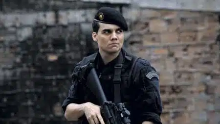 O filme brasileiro na Netflix que prova que, na guerra, a linha entre o mocinho e o vilão é a primeira a morrer Tropa de Elite