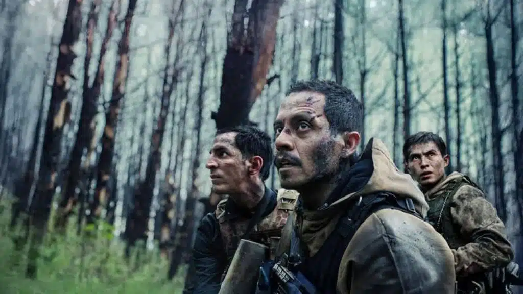 A missão era uma armadilha: o thriller mexicano na Netflix que te joga numa emboscada (e não te deixa sair) Contra-Ataque - cena do filme, que está conquistando a Netflix