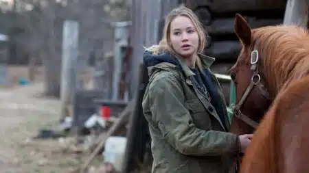 Inverno da Alma é um thriller com Jennifer Lawrence, disponível na Prime Video