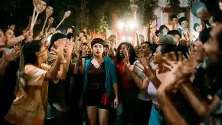 Feminismo, música e caos: novo drama chileno usa a revolução como palco na Netflix La Ola