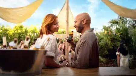 A nova comédia romântica da Netflix que celebra o caos da vida Mango