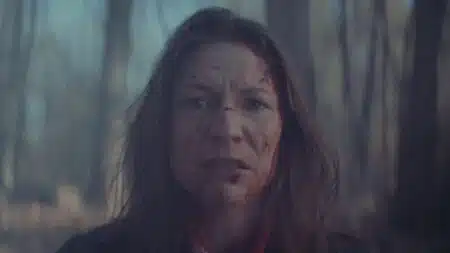O novo thriller psicológico de Claire Danes sobre a dor e a paranoia chegou hoje na Netflix O Monstro em Mim