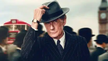 O filme que questiona o preço da burocracia com Bill Nighy, está chegando à Netflix Viver está chegando na Netflix
