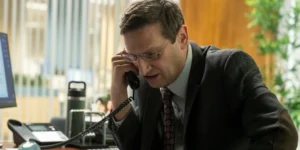 Imagem destacada - The Chair Company: por que agora é o momento certo para maratonar a comédia-thriller sensação da HBO