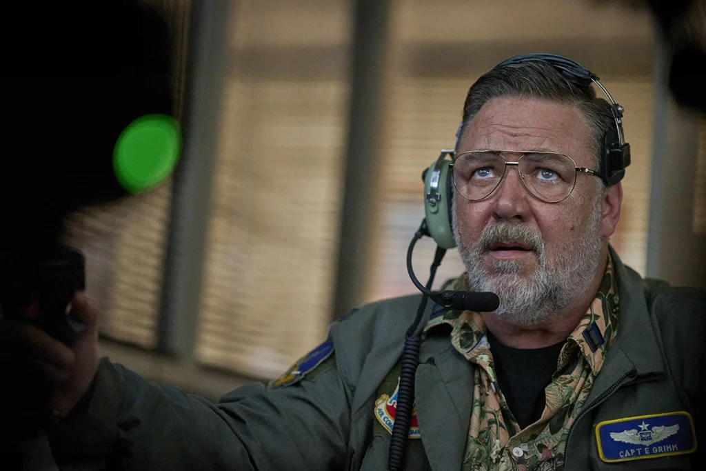 Thriller militar Zona de Risco, com Russell Crowe, chega ao catálogo brasileiro da Netflix