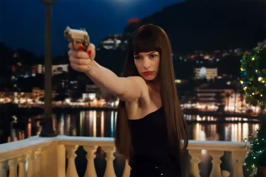 Comédia com Anne Hathaway sobre golpistas rivais chega à Netflix e promete boas risadas