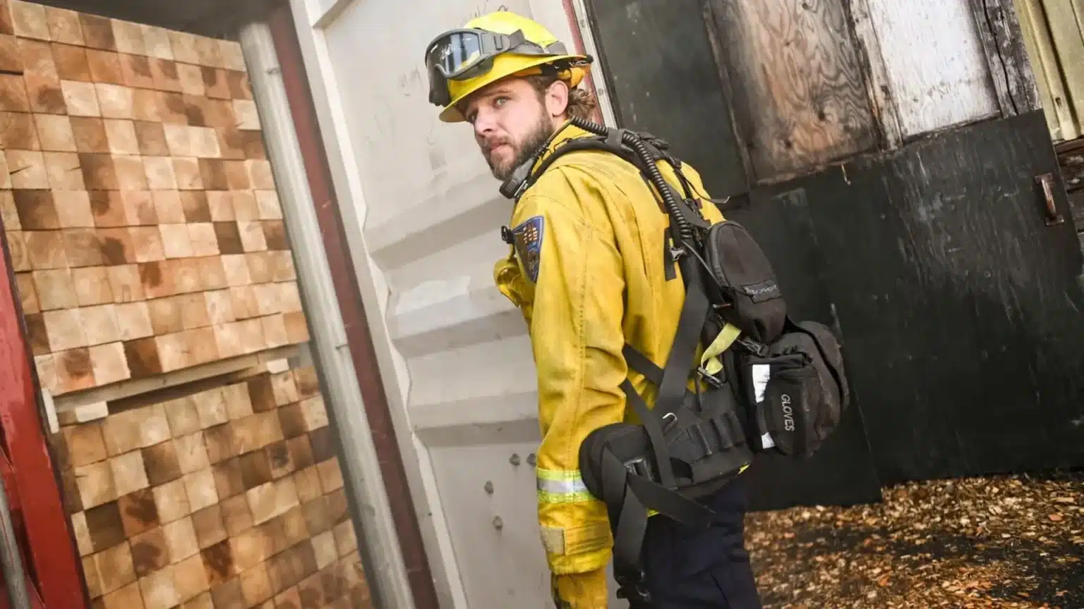 Fire Country: showrunner aponta possível novo romance para Bode na temporada 4