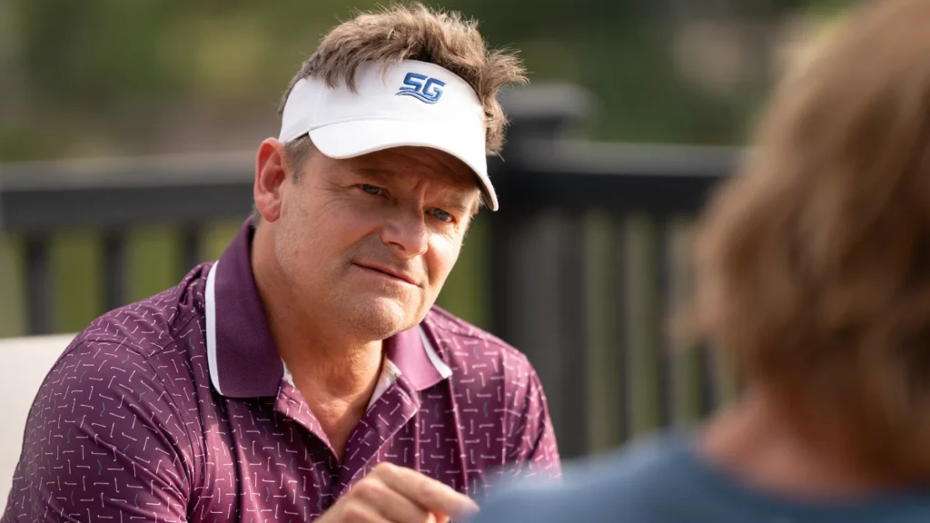 Steve Zahn antecipa novos desafios na temporada 2 de Chad Powers