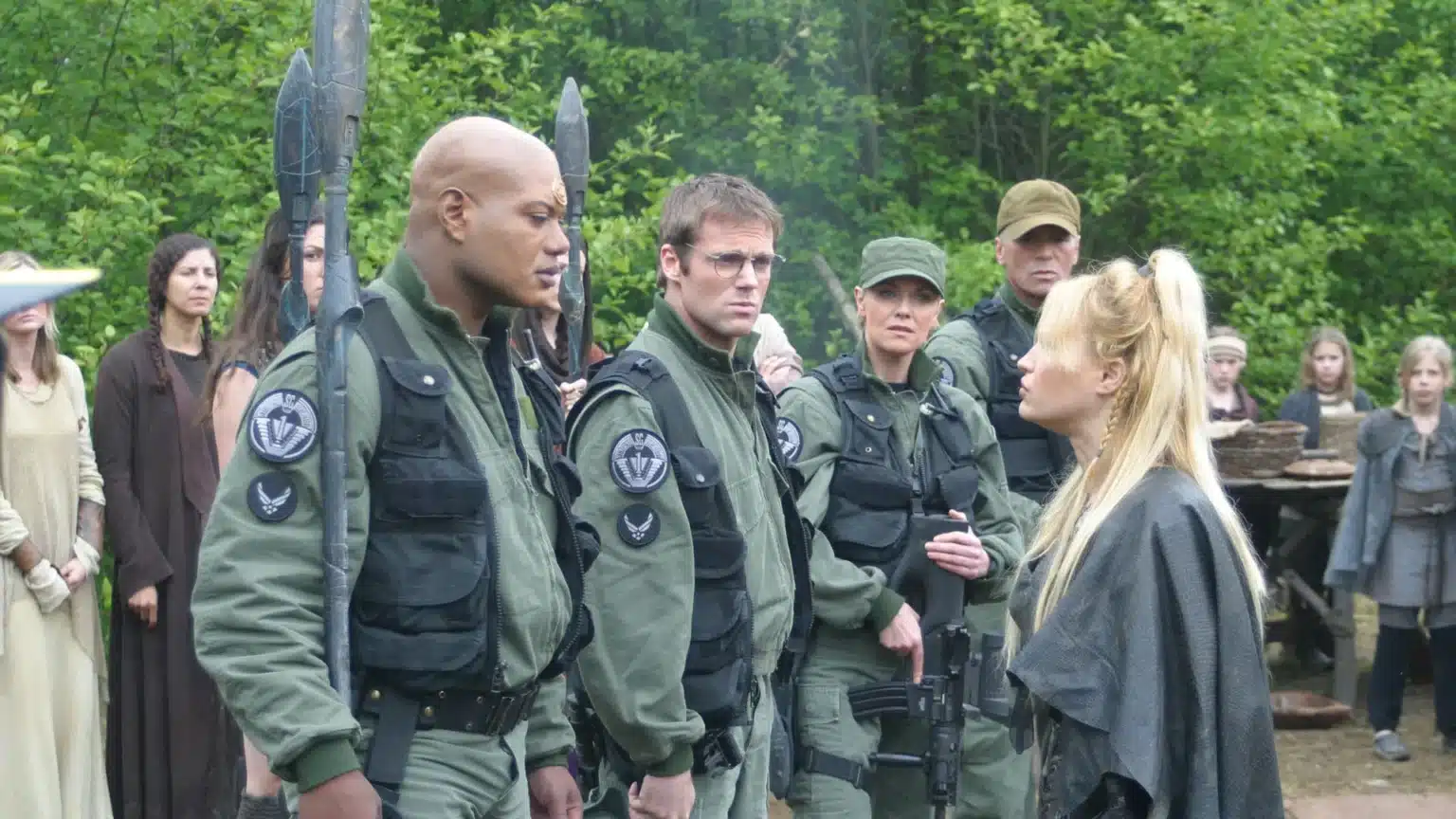 Battlestar Galactica vira referência e indica caminhos para o reboot de Stargate na Amazon