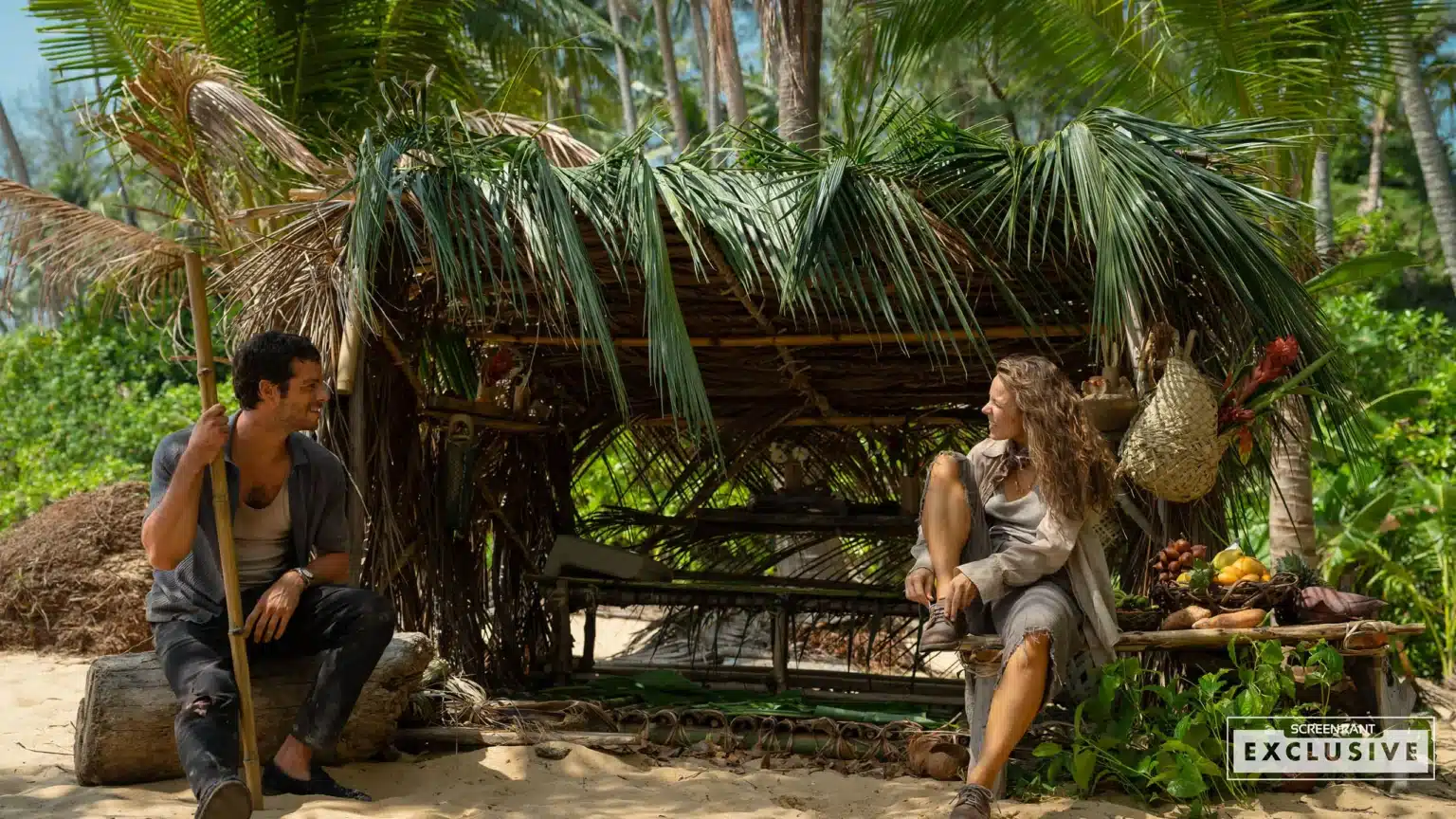 Imagem inédita de Send Help mostra Dylan O’Brien e Rachel McAdams sorrindo em ilha deserta