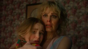 Imagem destacada - Karen Wheeler mostra coragem e inteligência em Stranger Things 5 Volume 2