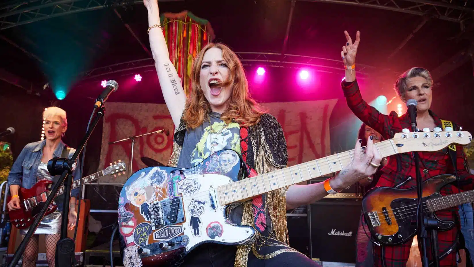 Riot Women: série britânica aposta em banda punk formada por mulheres na menopausa - Imagem do artigo original