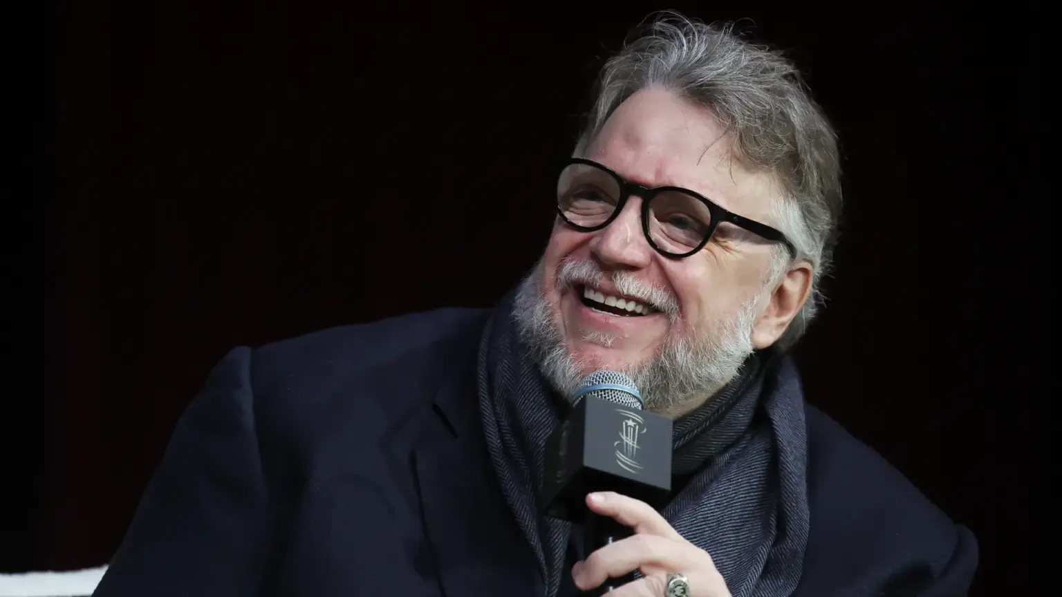 Guillermo del Toro pede atenção ao thriller No Other Choice durante votação do Oscar