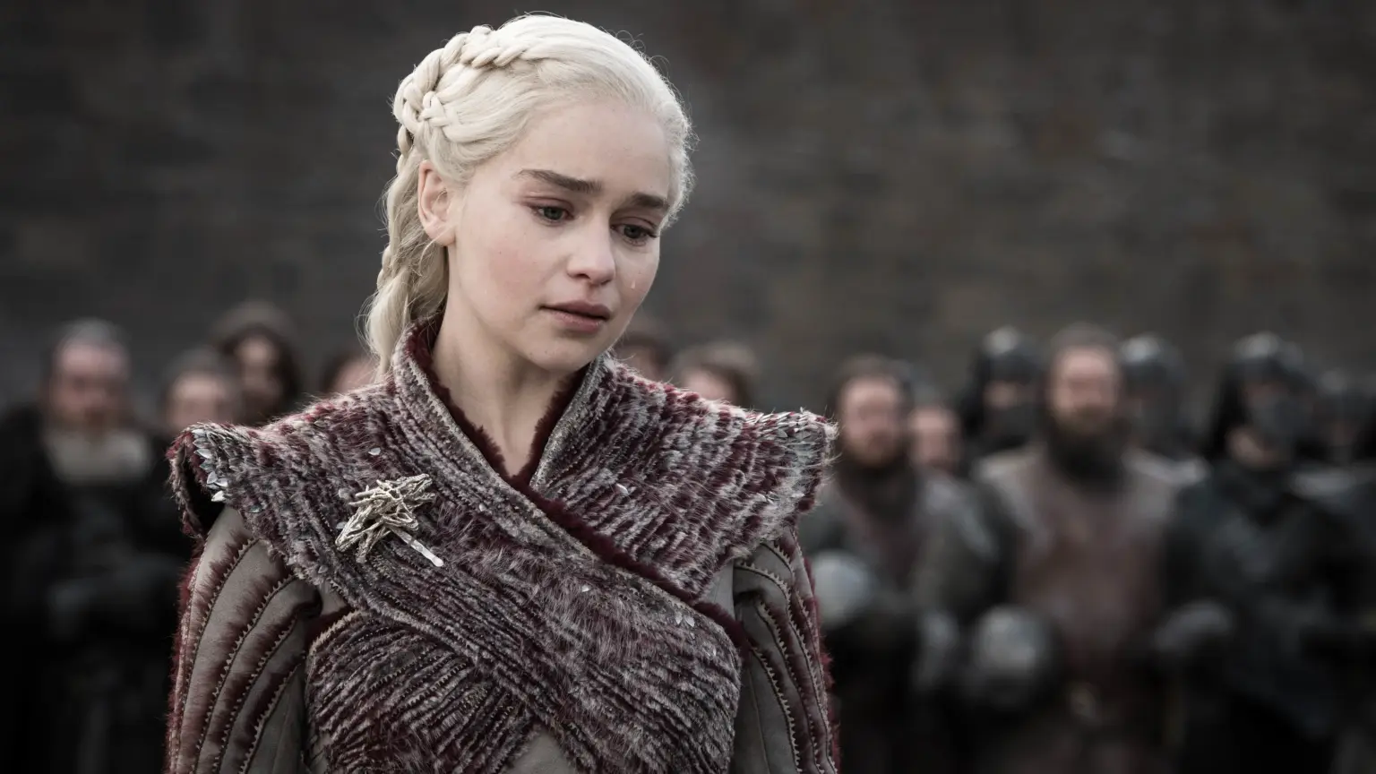 Emilia Clarke abandona a fantasia e mira novos desafios longe dos dragões