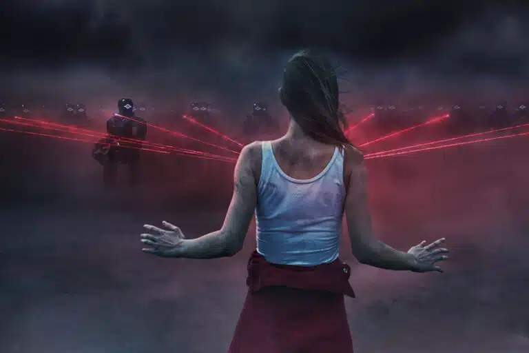 I Am Mother: Hilary Swank lidera suspense existencialista que merece atenção na Netflix