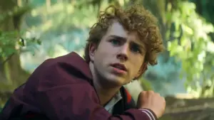 Imagem destacada - Final da 2ª temporada de Percy Jackson e os Olimpianos entrega batalha grandiosa e mudanças de livro bem-vindas