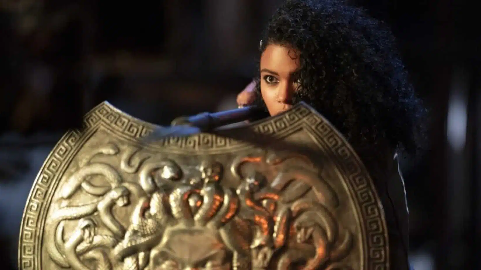 Mudança no final da 2ª temporada de Percy Jackson e os Olimpianos promete influenciar totalmente o terceiro ano da série - Imagem do artigo original