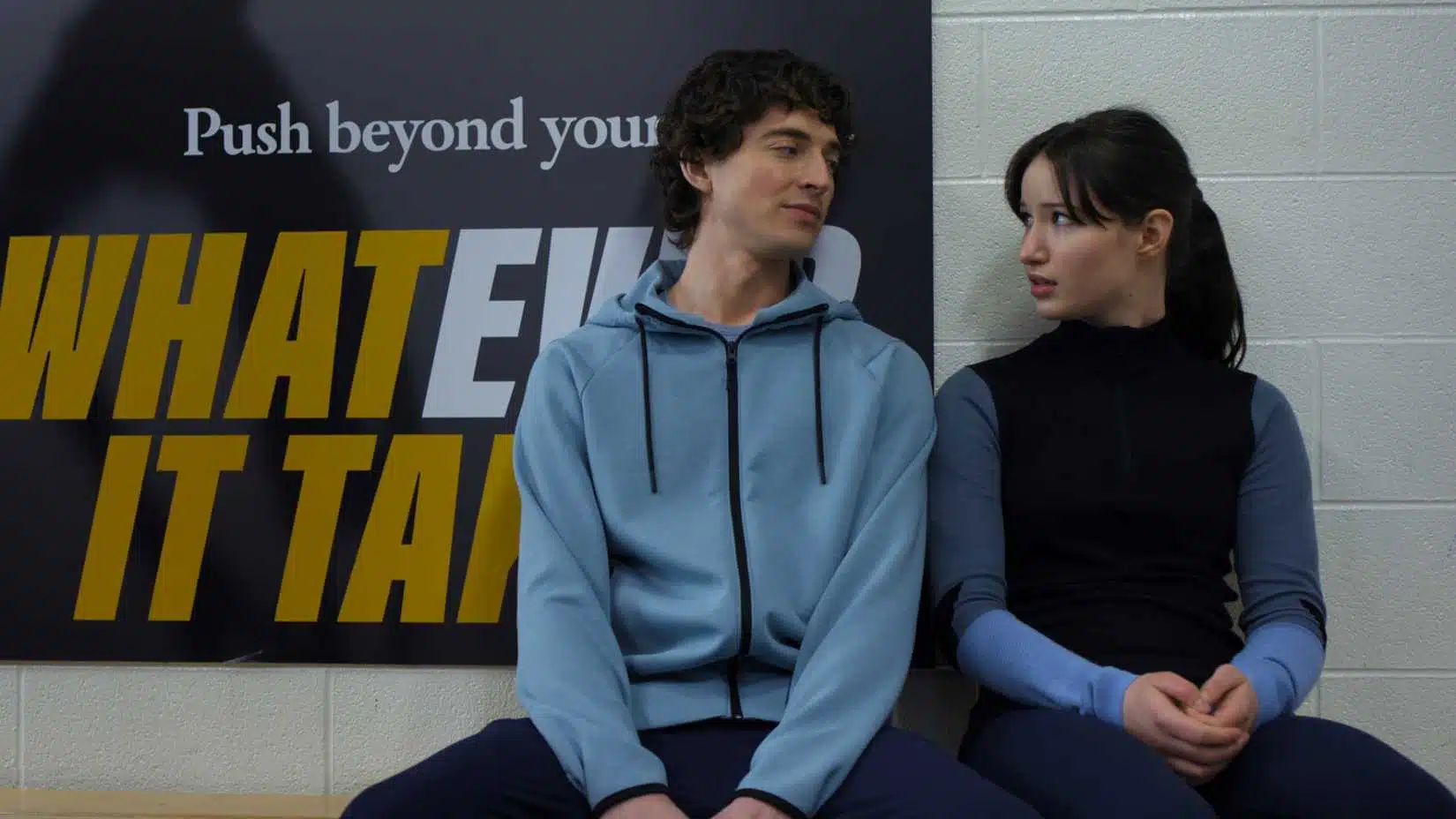 Finding Her Edge: atuações sólidas driblam romance morno na nova série da Netflix - Imagem do artigo original