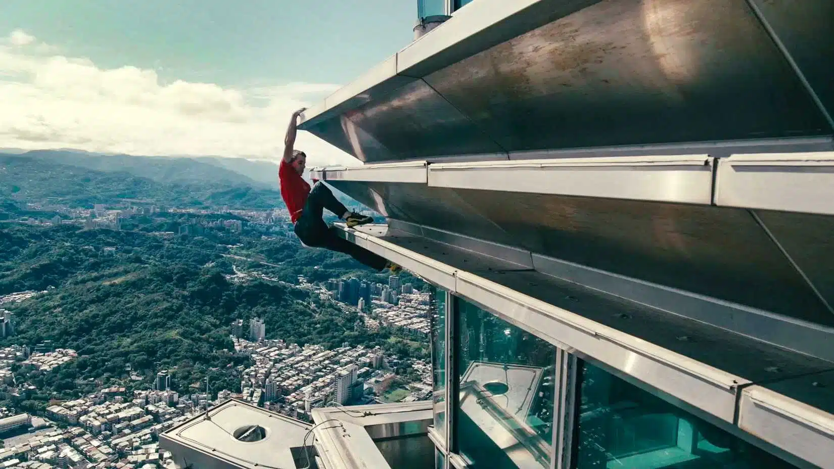 Alex Honnold transforma Skyscraper Live em espetáculo tenso e bem dirigido na Netflix - Imagem do artigo original