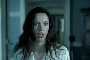 Imagem destacada - Prime Video resgata O Despertar, suspense que testa os limites da razão de Rebecca Hall
