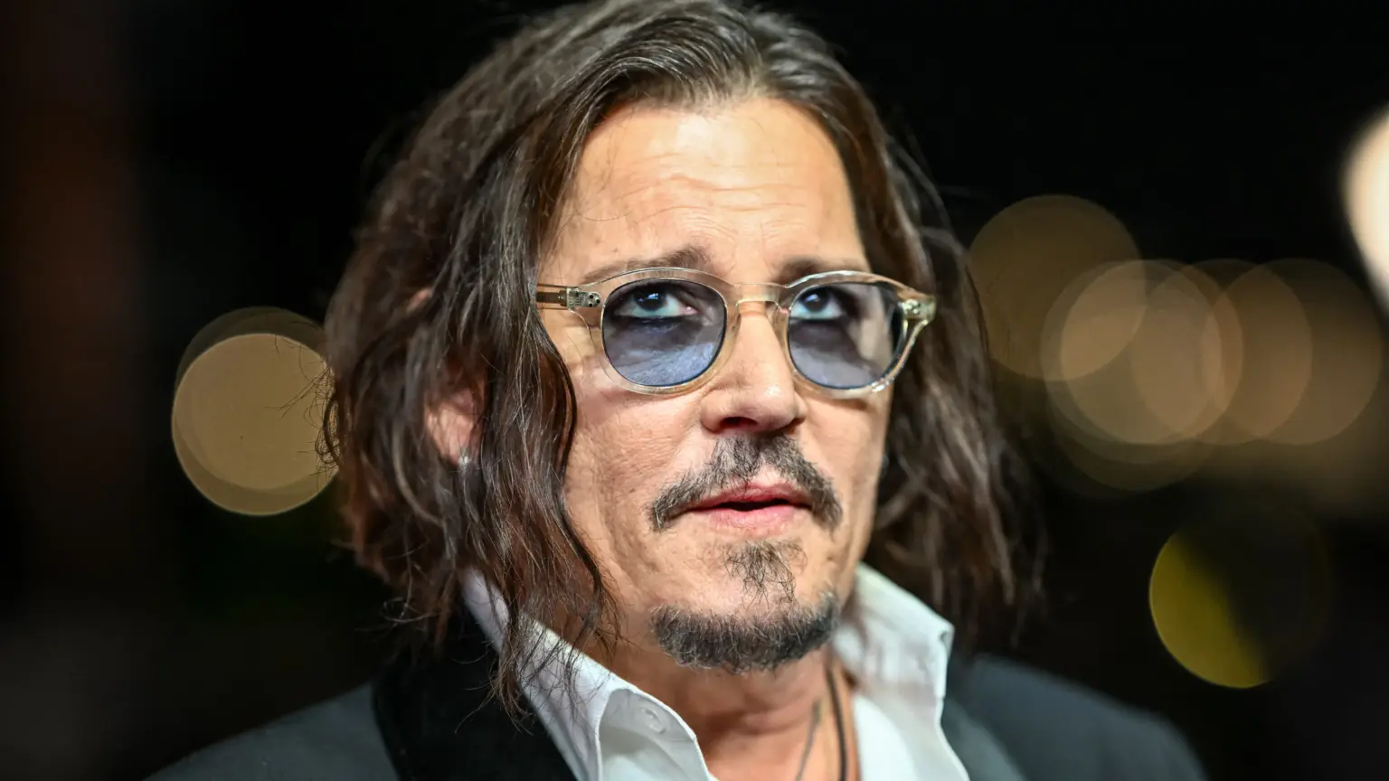 Johnny Depp surge irreconhecível como Scrooge no set de “Ebenezer: A Christmas Carol”