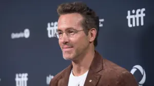 Imagem destacada - Mayday: primeira imagem reúne Ryan Reynolds e Kenneth Branagh em ação gelada no Apple TV+