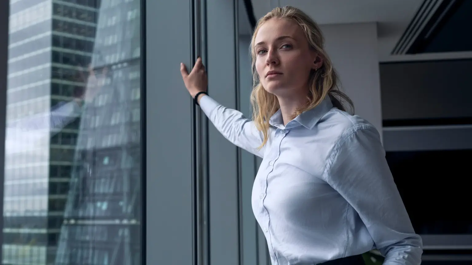 Steal: atuações de Sophie Turner se destacam em thriller que perde fôlego após estreia