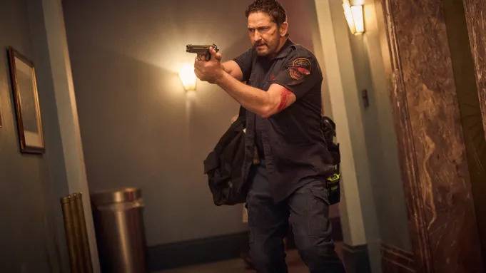 Primeira imagem de Empire City mostra Gerard Butler como bombeiro em plena ação - Imagem do artigo original