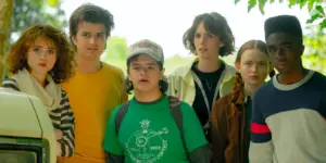 Imagem destacada - Reencontro de Caleb McLaughlin e David Harbour anima crítica em GOAT, nova aposta da Sony Animation