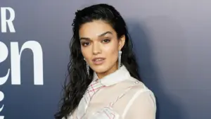 Rachel Zegler retorna aos sets: She Gets It from Me começa a ser filmado com Marisa Tomei e Ed Helms Imagem destacada - Rachel Zegler retorna aos sets: She Gets It from Me começa a ser filmado com Marisa Tomei e Ed Helms