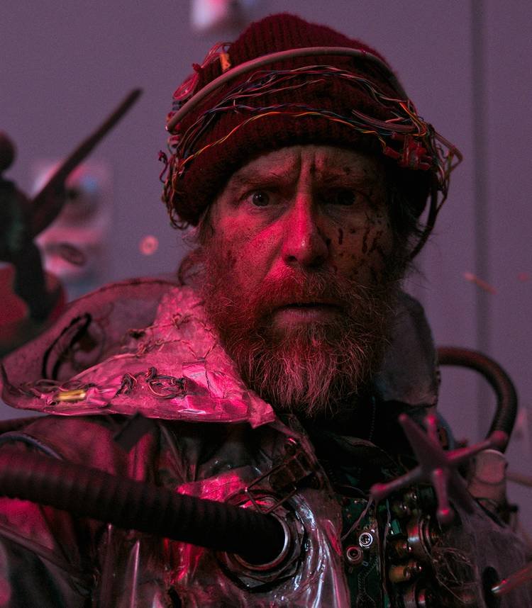 Crítica | Boa Sorte, Divirta-se, Não Morra traz Gore Verbinski de volta em comédia sci-fi insana - Imagem do artigo original