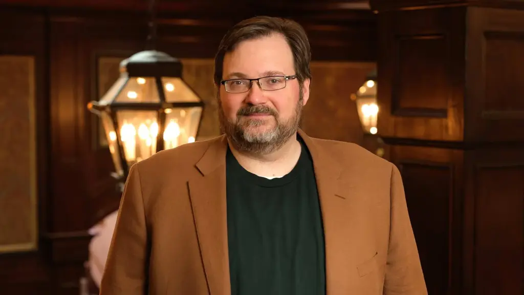 ESTREIA | Mistborn: Brandon Sanderson detalha andamento do roteiro e promete fidelidade à saga