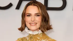 Imagem destacada - Elenco | Keira Knightley surge irreconhecível como Dolores Umbridge no novo audiolivro de Harry Potter