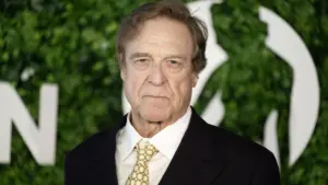 Estreia | John Goodman encarna dono de restaurante insano nas primeiras imagens de Chili Finger Imagem destacada - Estreia | John Goodman encarna dono de restaurante insano nas primeiras imagens de Chili Finger