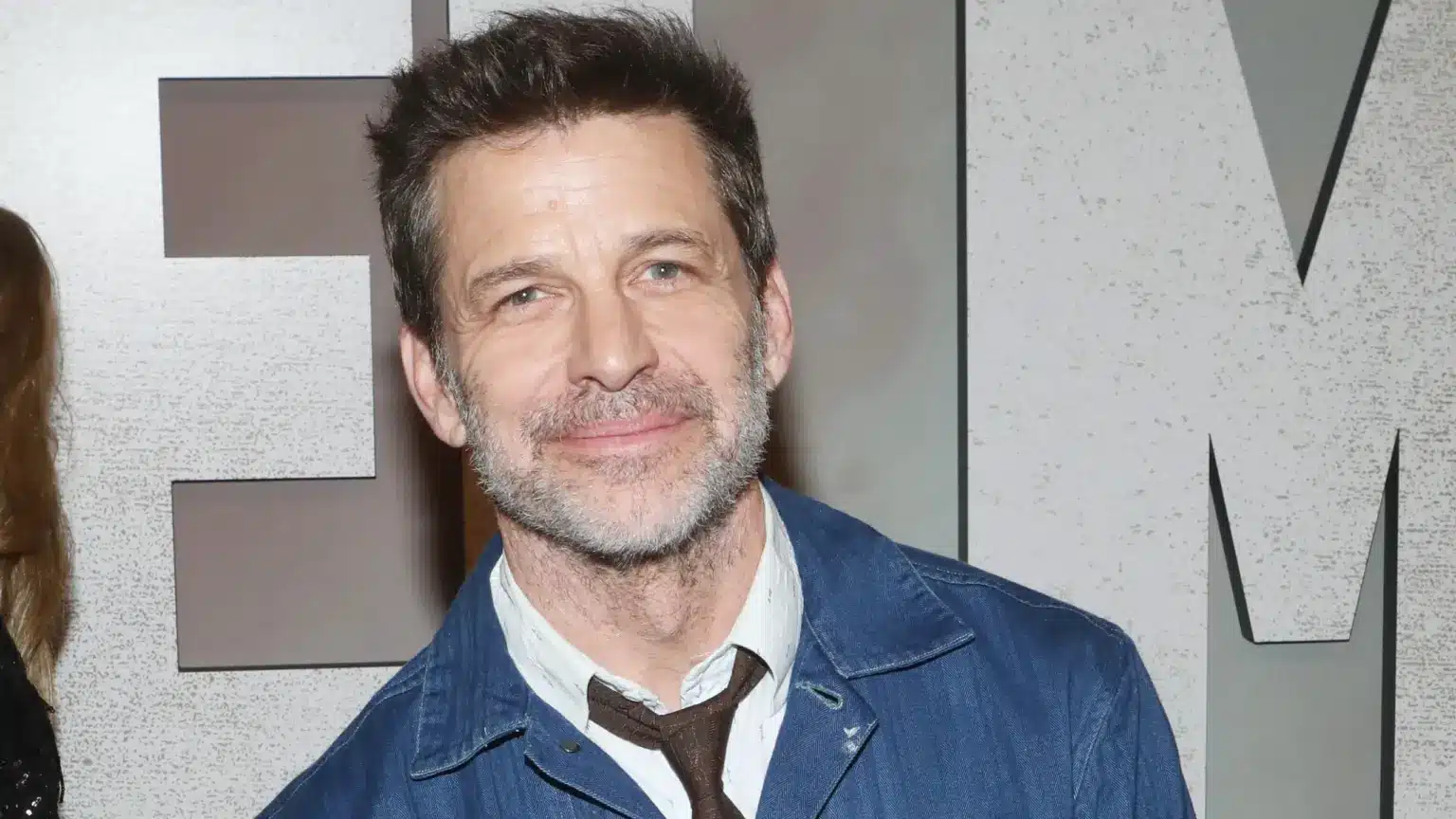 ELENCO | Zack Snyder reacende debate sobre Lanterns ao divulgar imagem do Lanterna Verde cortado de Liga da Justiça