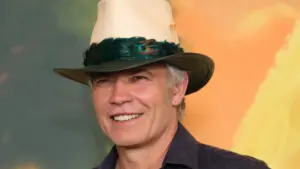 CRÍTICA | Sobre o Seu Cadáver (Over Your Dead Body) chega com 75% no Rotten Tomatoes e põe Timothy Olyphant de volta ao lado sombrio Imagem destacada - CRÍTICA | Sobre o Seu Cadáver (Over Your Dead Body) chega com 75% no Rotten Tomatoes e põe Timothy Olyphant de volta ao lado sombrio