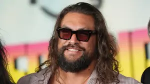 Imagem destacada - ELENCO | Protecting Jared reúne Jason Momoa e vilão do DCEU em comédia de ação da Netflix
