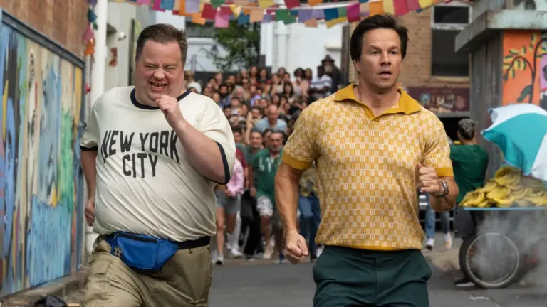 ESTREIA | Balls Up ganha primeiro trailer com Mark Wahlberg em fuga caótica pela Copa