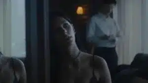 Imagem destacada - Final explicado | Algo Horrível Vai Acontecer destrincha destino de Rachel, direção de Haley Z. Boston e atuações em clima de pânico