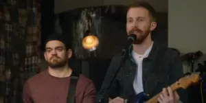 Imagem destacada - Notícia | Zander Hawley retorna a The Rookie na 8ª temporada e apresenta o single Caroline