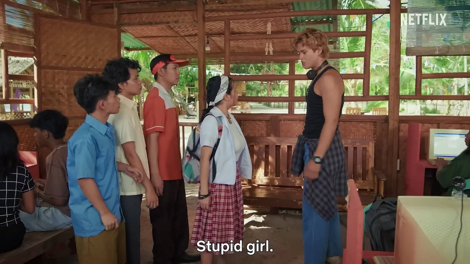 Cena emocional na varanda na série 18 Rosas da Netflix