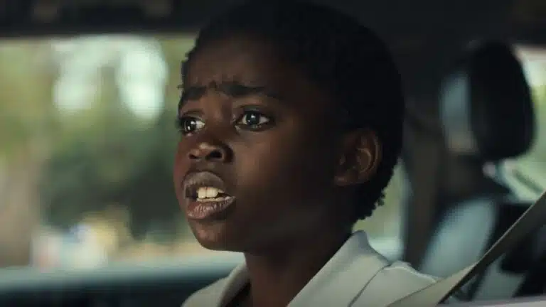 180 (Netflix): Final explicado, o erro de Zak que causou a morte de Mandla muda tudo Filho de Karwas presencia cena no final de 180 Netflix
