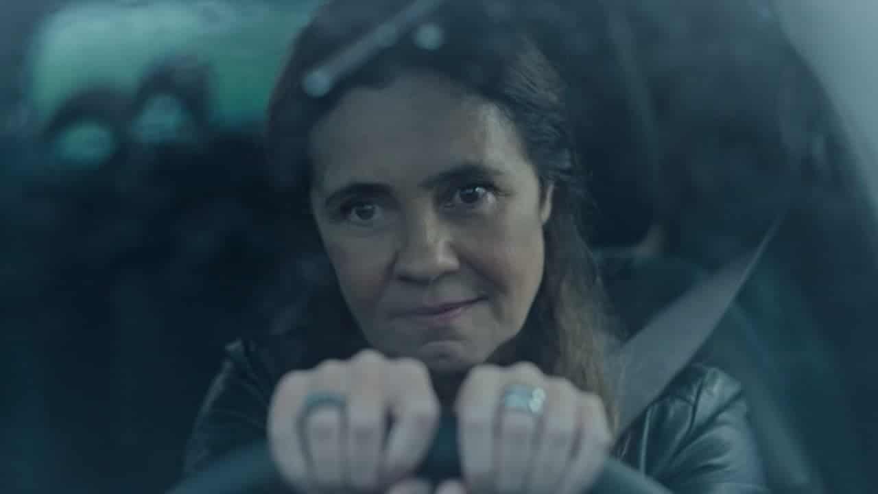 Adriana Esteves como Cibele na terceira temporada de Os Outros