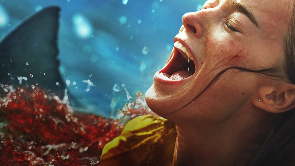 Ataque Brutal é baseado em fatos reais? Entenda o que é verdade e o que o filme exagera Cena do filme Ataque Brutal mostrando enchente e ataque durante desastre na Netflix