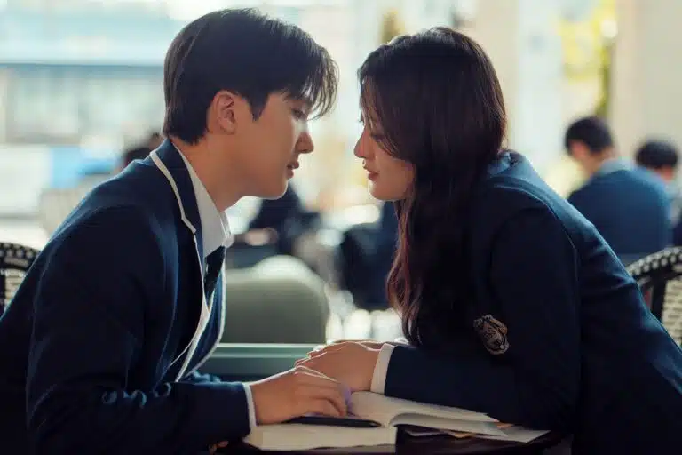 Kitty e Min Ho juntos no final explicado da terceira temporada de Com Carinho Kitty