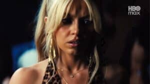 Cassie na temporada 3 de Euphoria em momento de tensão no episódio 4